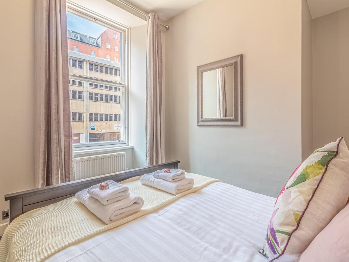 Pass The Keys Spacious And Homely Flat On The Royal Mile Edimburgo Exterior foto